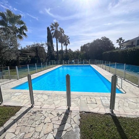Appartement Avec Terrasse, Vue Jardin Et Piscine Antibes Kültér fotó