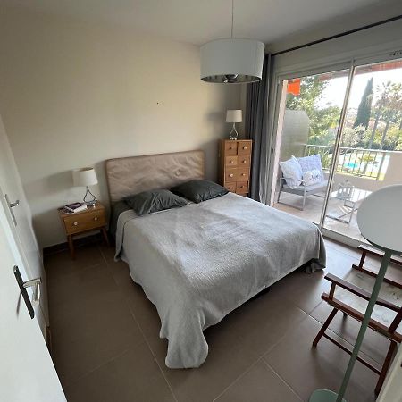 Appartement Avec Terrasse, Vue Jardin Et Piscine Antibes Kültér fotó