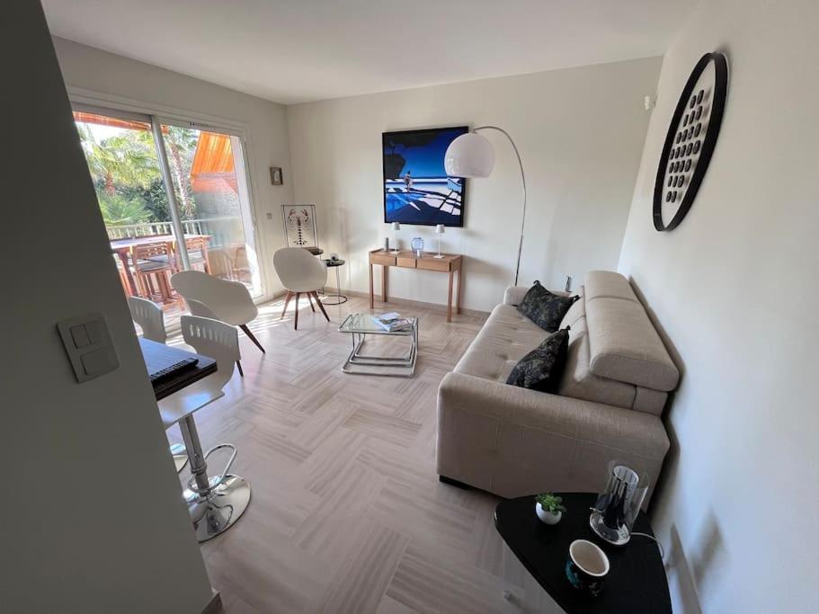 Appartement Avec Terrasse, Vue Jardin Et Piscine Antibes Kültér fotó