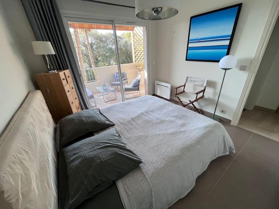 Appartement Avec Terrasse, Vue Jardin Et Piscine Antibes Kültér fotó