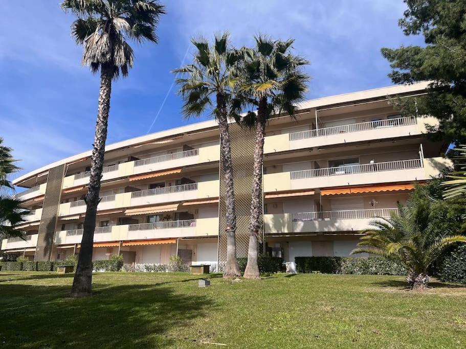 Appartement Avec Terrasse, Vue Jardin Et Piscine Antibes Kültér fotó