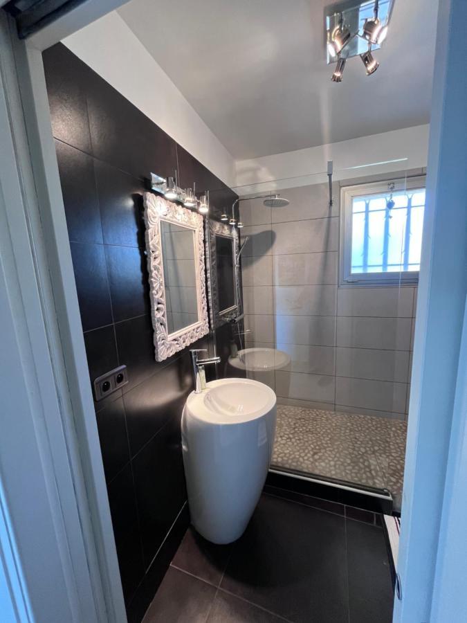 Appartement Avec Terrasse, Vue Jardin Et Piscine Antibes Kültér fotó